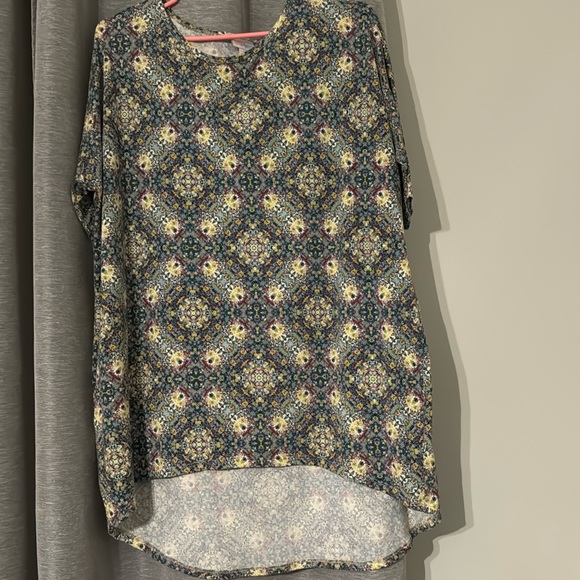 Lularoe Irma top - Picture 1 of 1